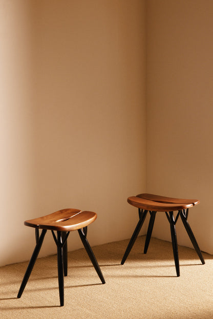 Ilmari Tapiovaara pine Pirkka stools, pair in the corner of the room