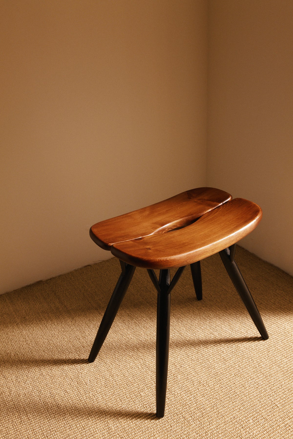Ilmari Tapiovaara pine Pirkka stools, single stool, angled view of the seat