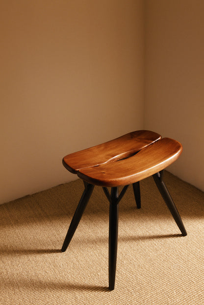 Ilmari Tapiovaara pine Pirkka stools, single stool, angled view of the seat