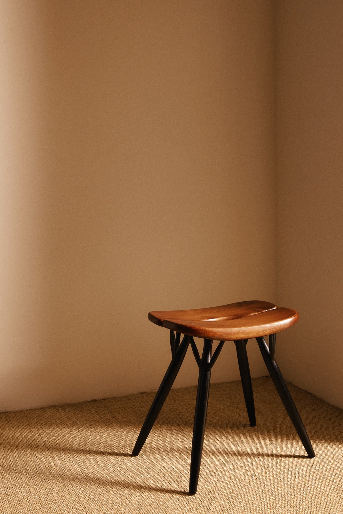 Ilmari Tapiovaara pine Pirkka stools, single stool from the front