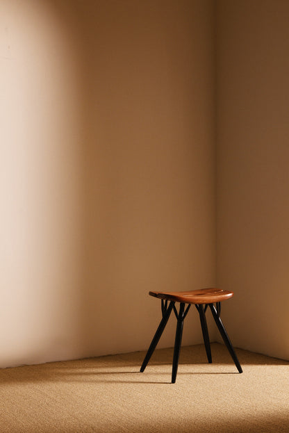 Ilmari Tapiovaara pine Pirkka stools, single stool seen at a distance
