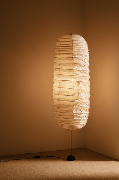 Isamu Noguchi Akari 32N floor lamp, full view in the corner of the room