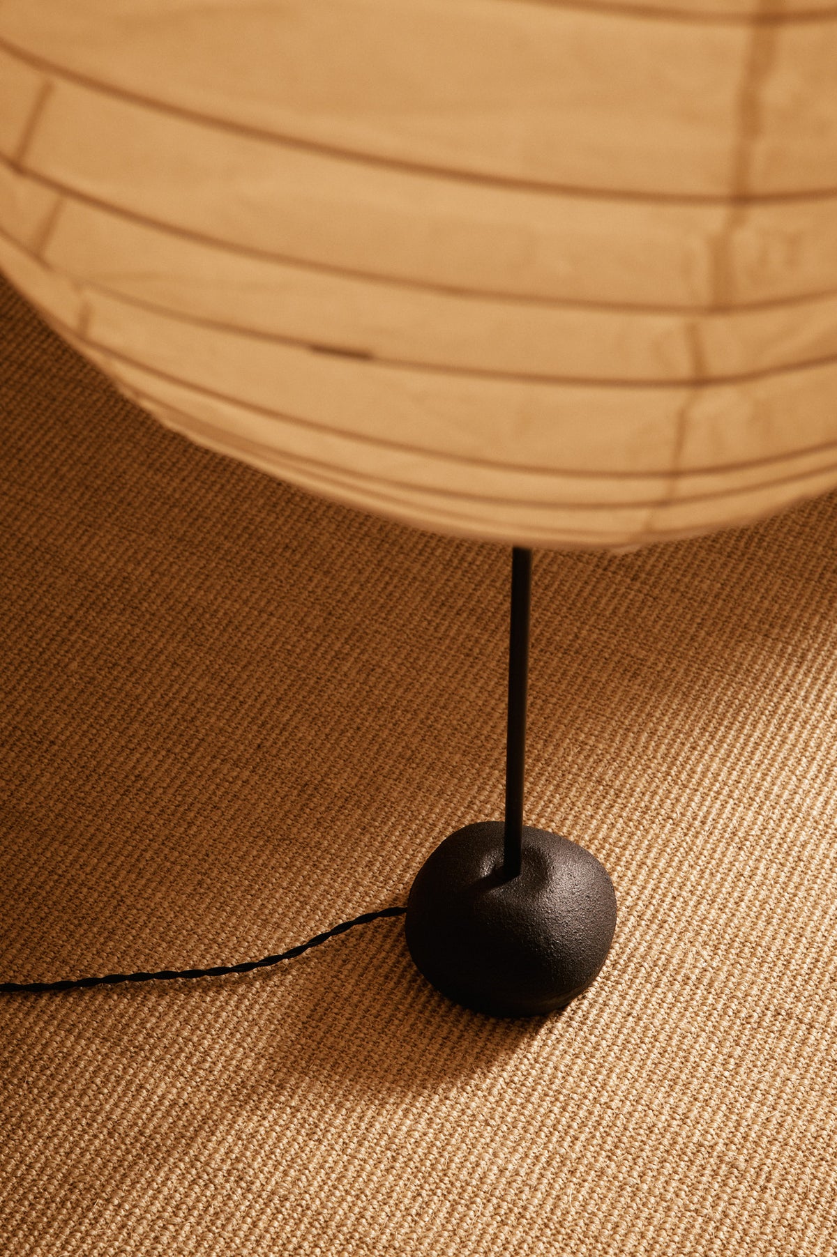 Isamu Noguchi Akari 32N floor lamp, close view of the lower shade and stem