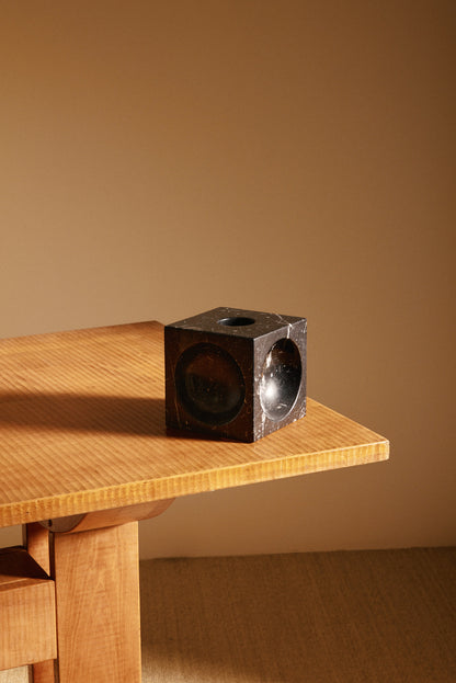 Italian black marble sculptural vase, view at the edge of the table