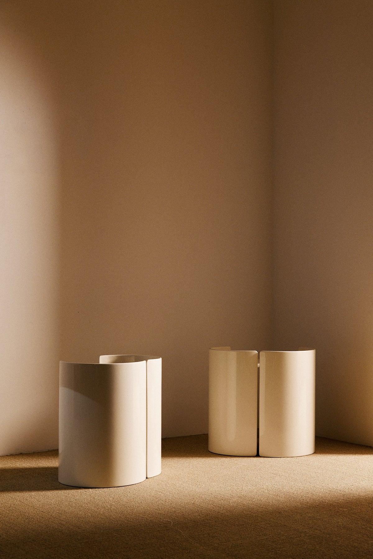 Kazuhide Takahama off white lacquered wood Gea side table, pair in the corner, one table closed and one open