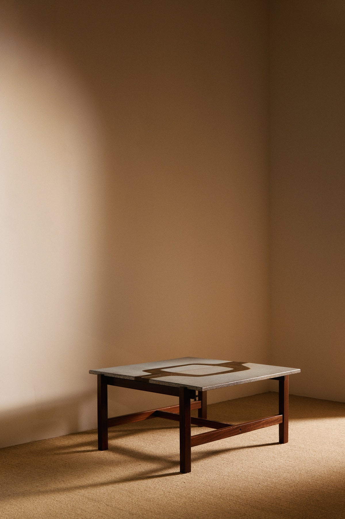 Les Deux Potiers teak wood and ceramic coffee table, wide view in the room