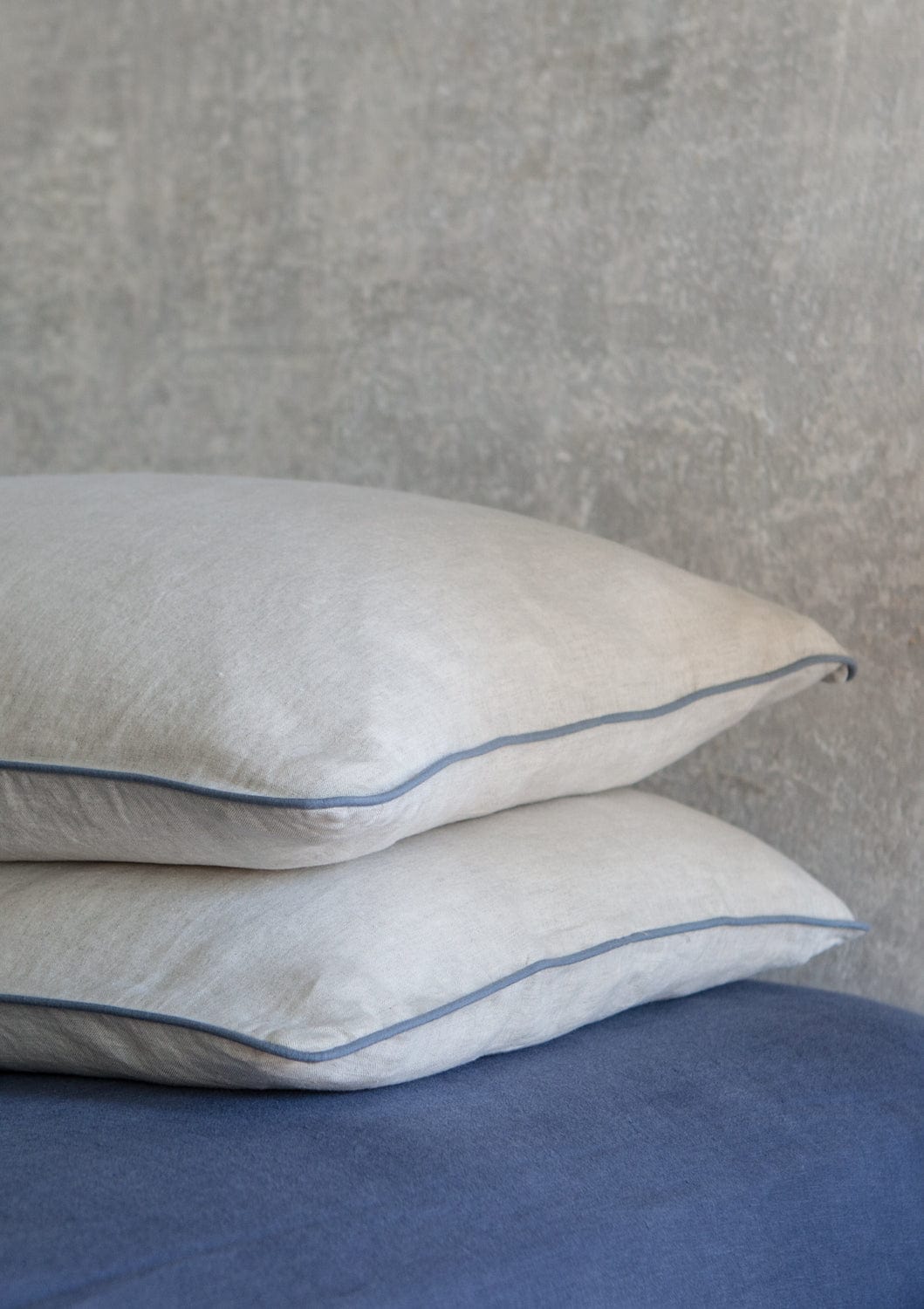 Linen Pillowcase w/ Piping Decor Standard Pillowcase / Natural / Light Blue