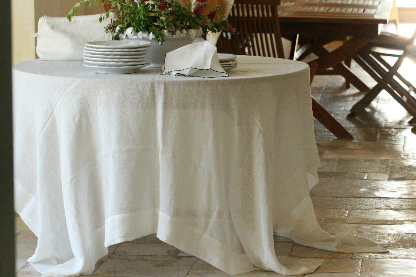 Linen Tablecloth w/ Large Border Decor Medium / White