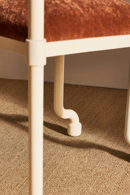Marzio Cecchi white patinated metal and mohair velvet chair, close view of the curved leg and rounded foot