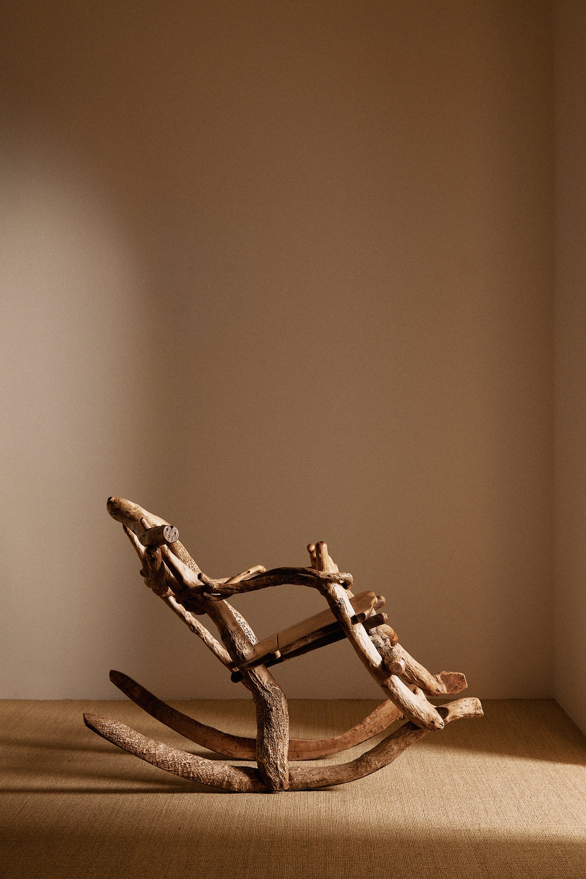 Matti Savijärvi tree root rocking chair, side view