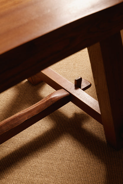 Olavi Hanninen elm wood dining table, close view of the stretcher and its wooden pin