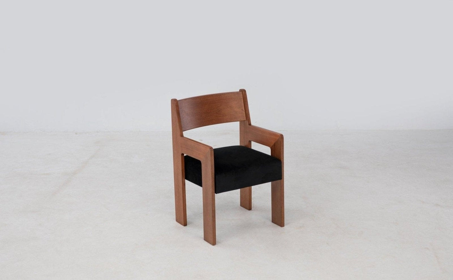 Reka Armchair in Amber/Black Velvet Furniture > Chairs > Kitchen & Dining Room Chairs