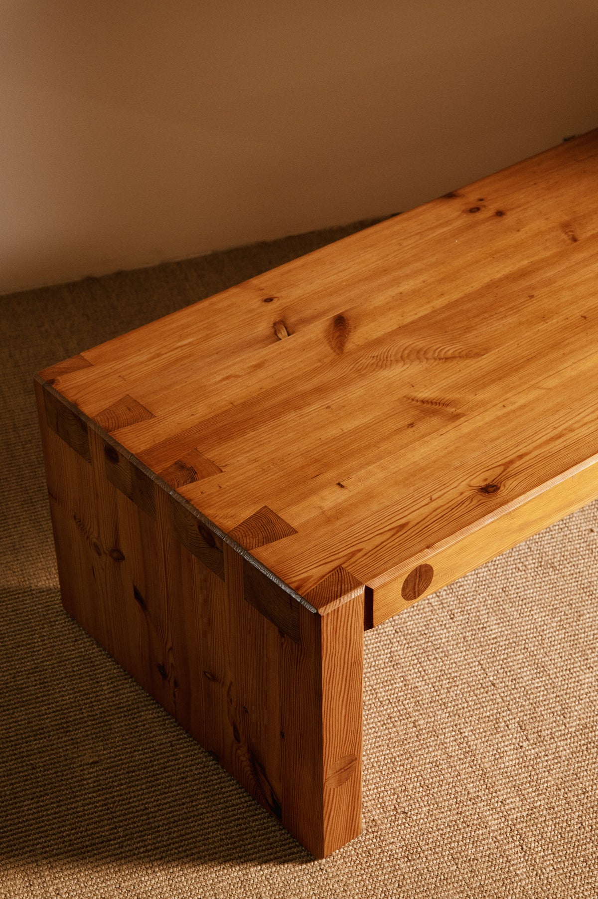 Roland Wilhelmsson pine coffee table, nearer angled view of the board top and end