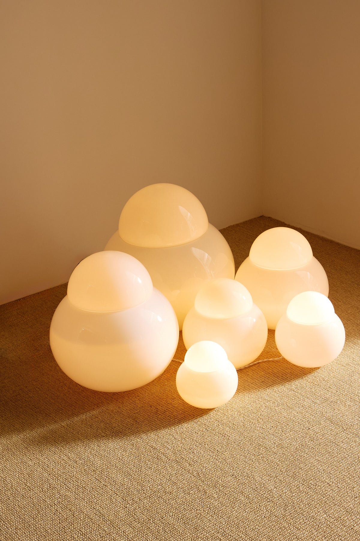 Sergio Asti frosted glass lamps, angled view of the group