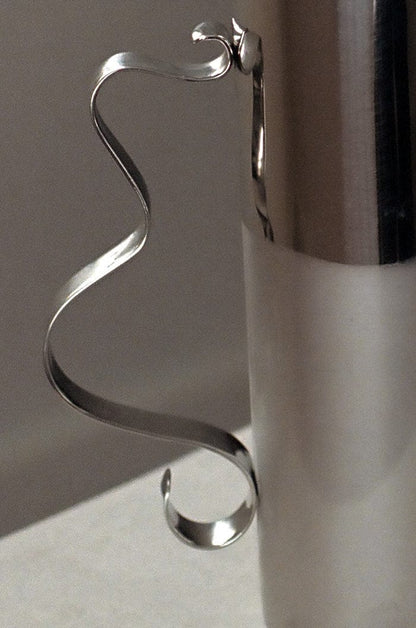 Squiggle Pitcher