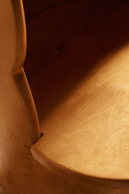Swedish sculptural pine armchair, close-up of the seat edge and the back