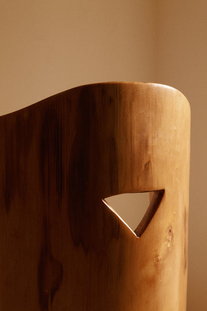 Swedish sculptural pine armchair, close-up of the triangular cutout in the back