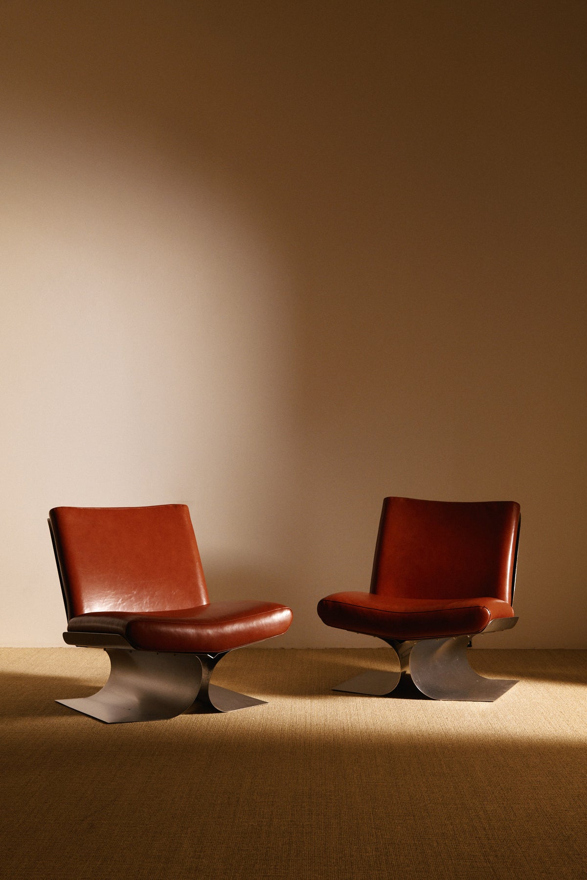 Xavier Féal cognac leather lounge chairs, pair side by side from the front