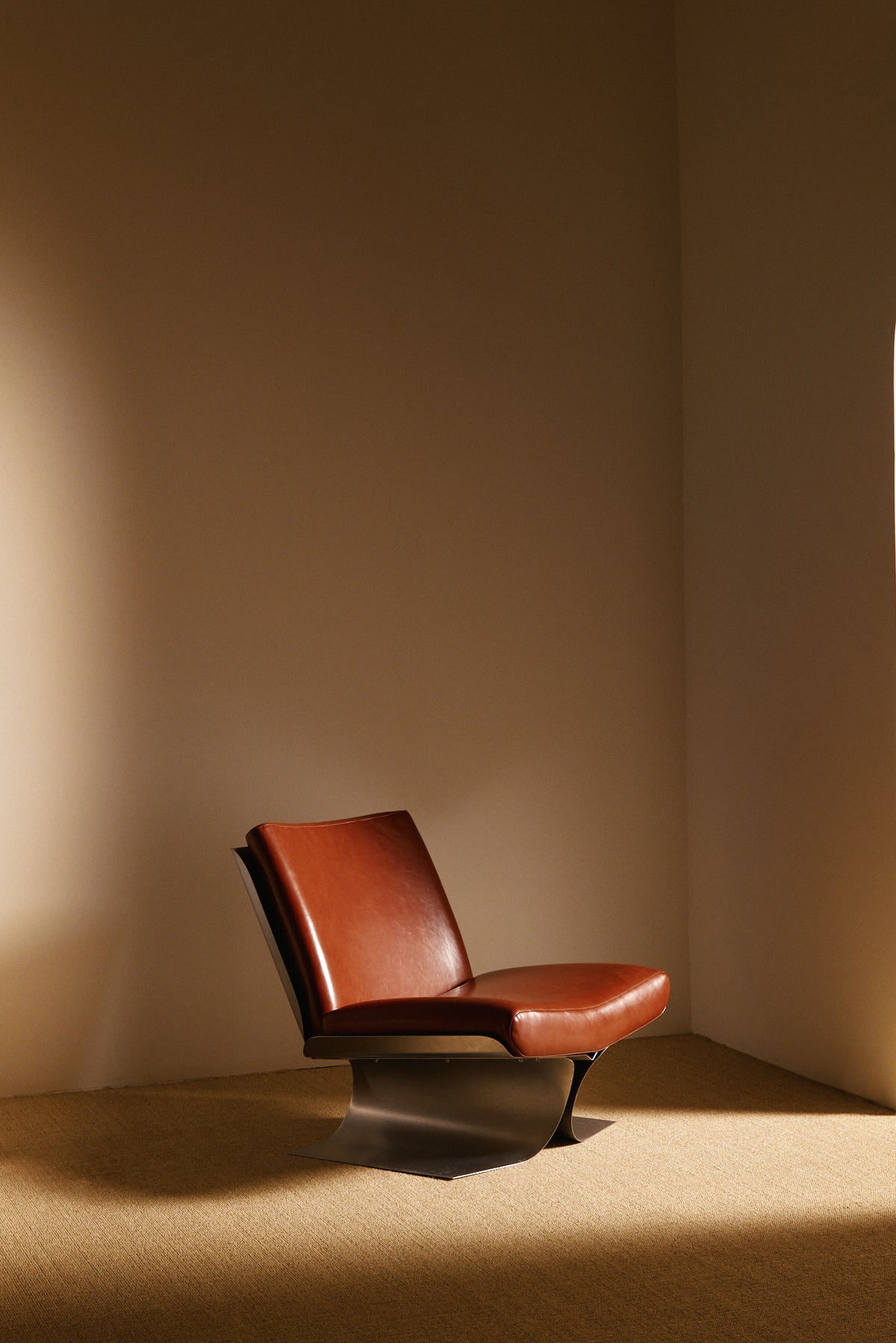 Xavier Féal cognac leather lounge chairs, single chair, angled toward the corner