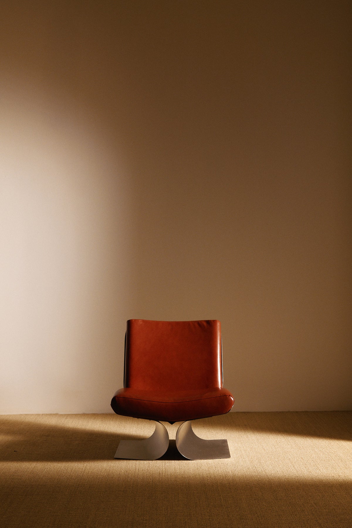 Xavier Féal cognac leather lounge chairs, single chair from the front