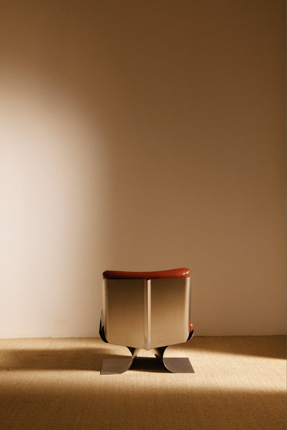 Xavier Féal cognac leather lounge chairs, single chair from behind