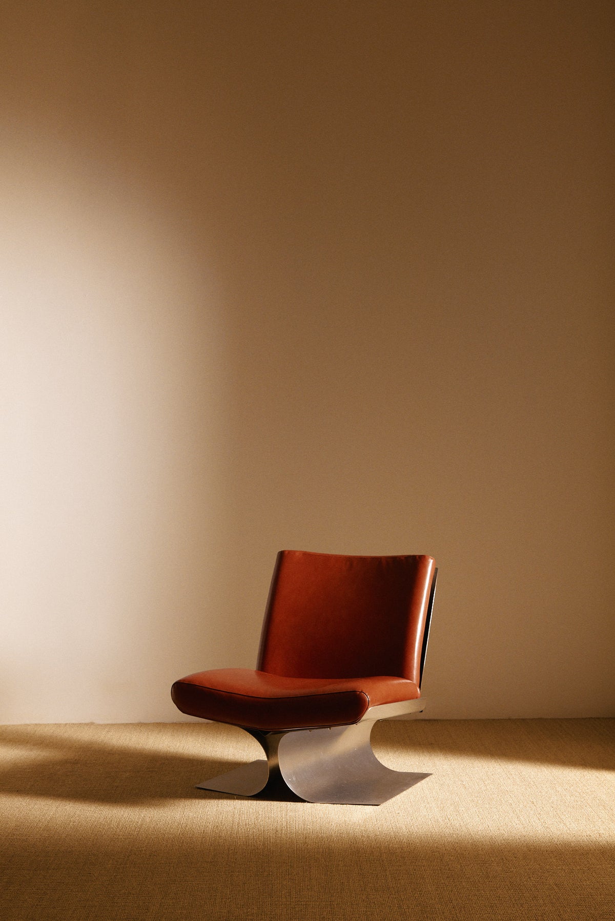 Xavier Féal cognac leather lounge chairs, single chair, angled side view