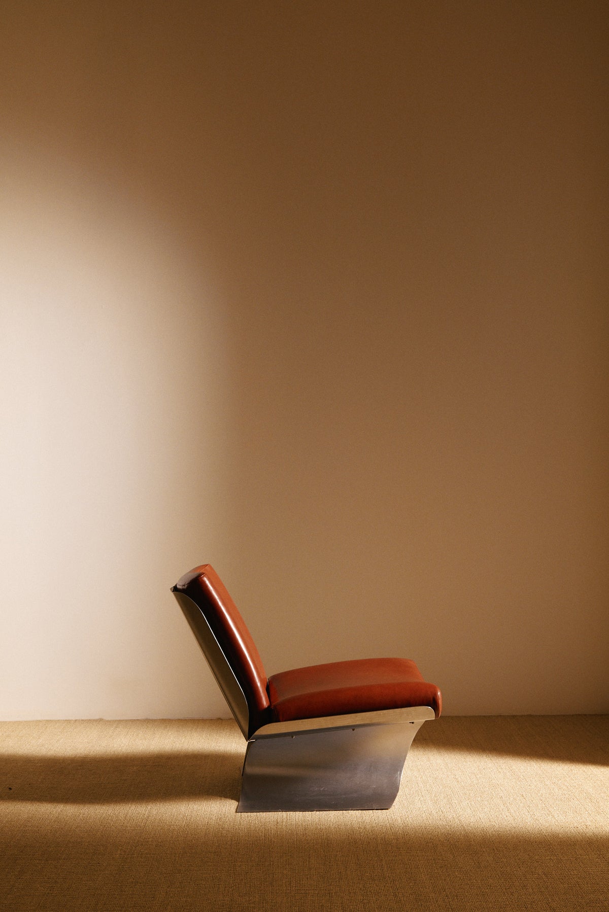Xavier Féal cognac leather lounge chairs, single chair, wide side profile