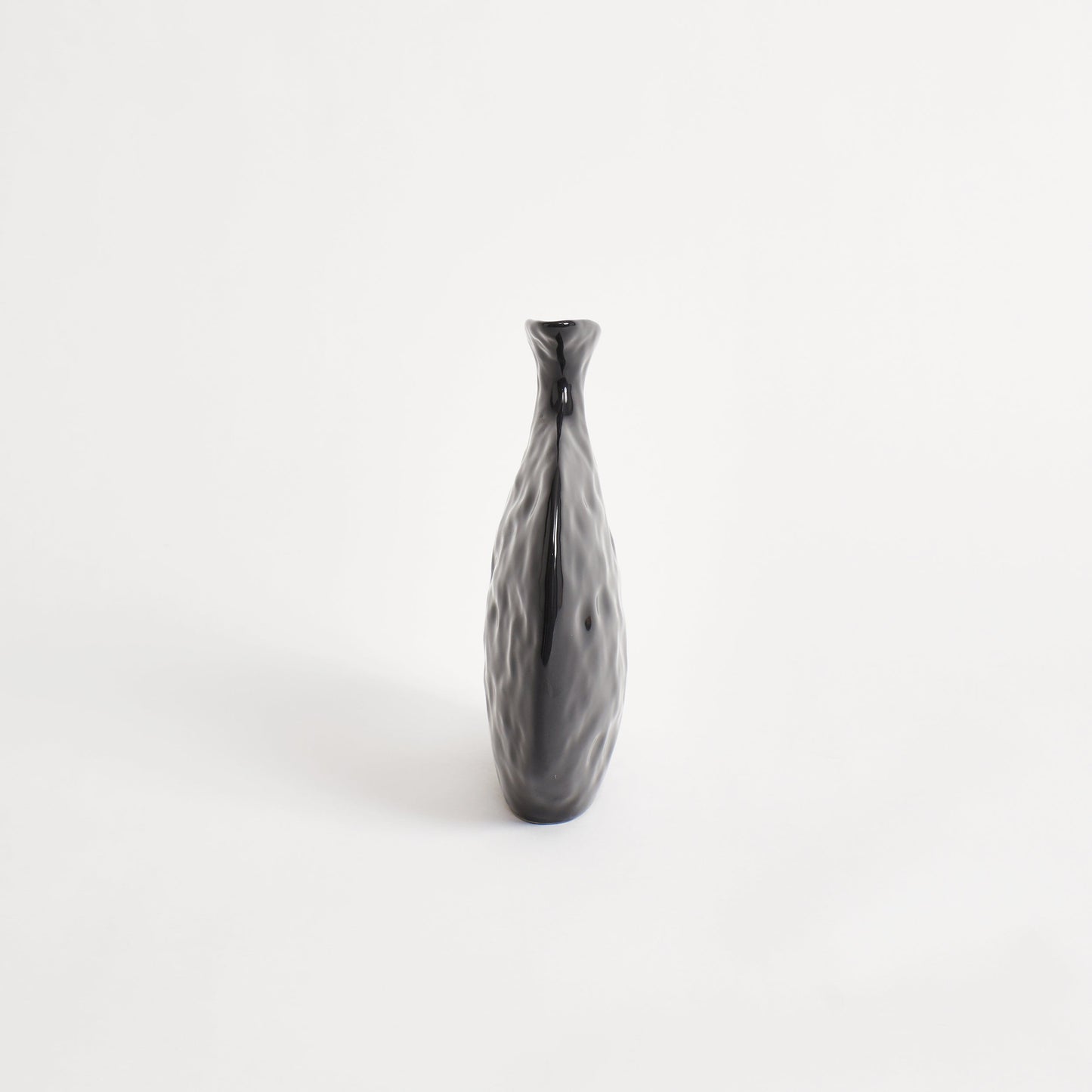 Flat Vase in Shiny Black