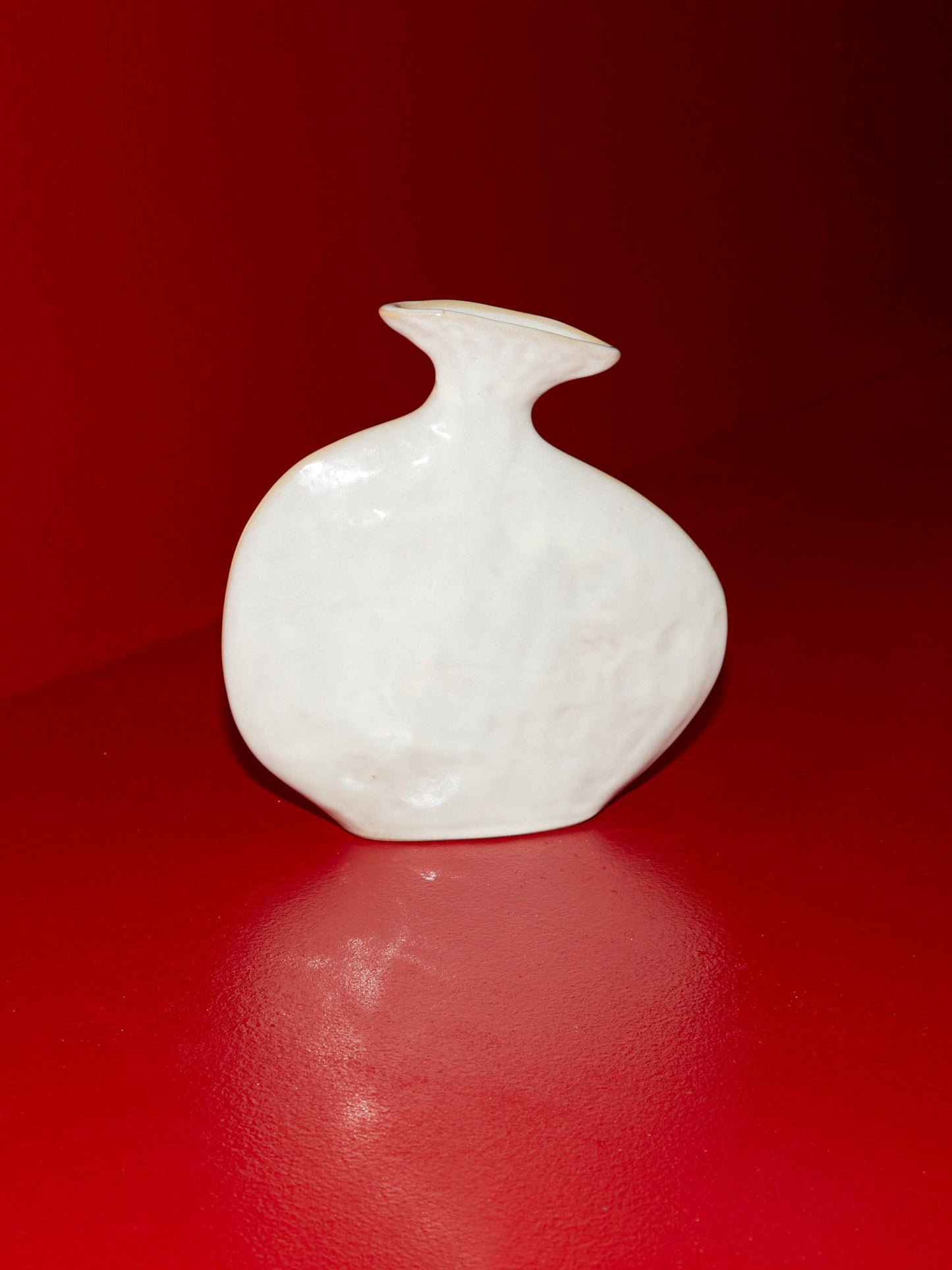 Flat Vase in Shiny White Vases 