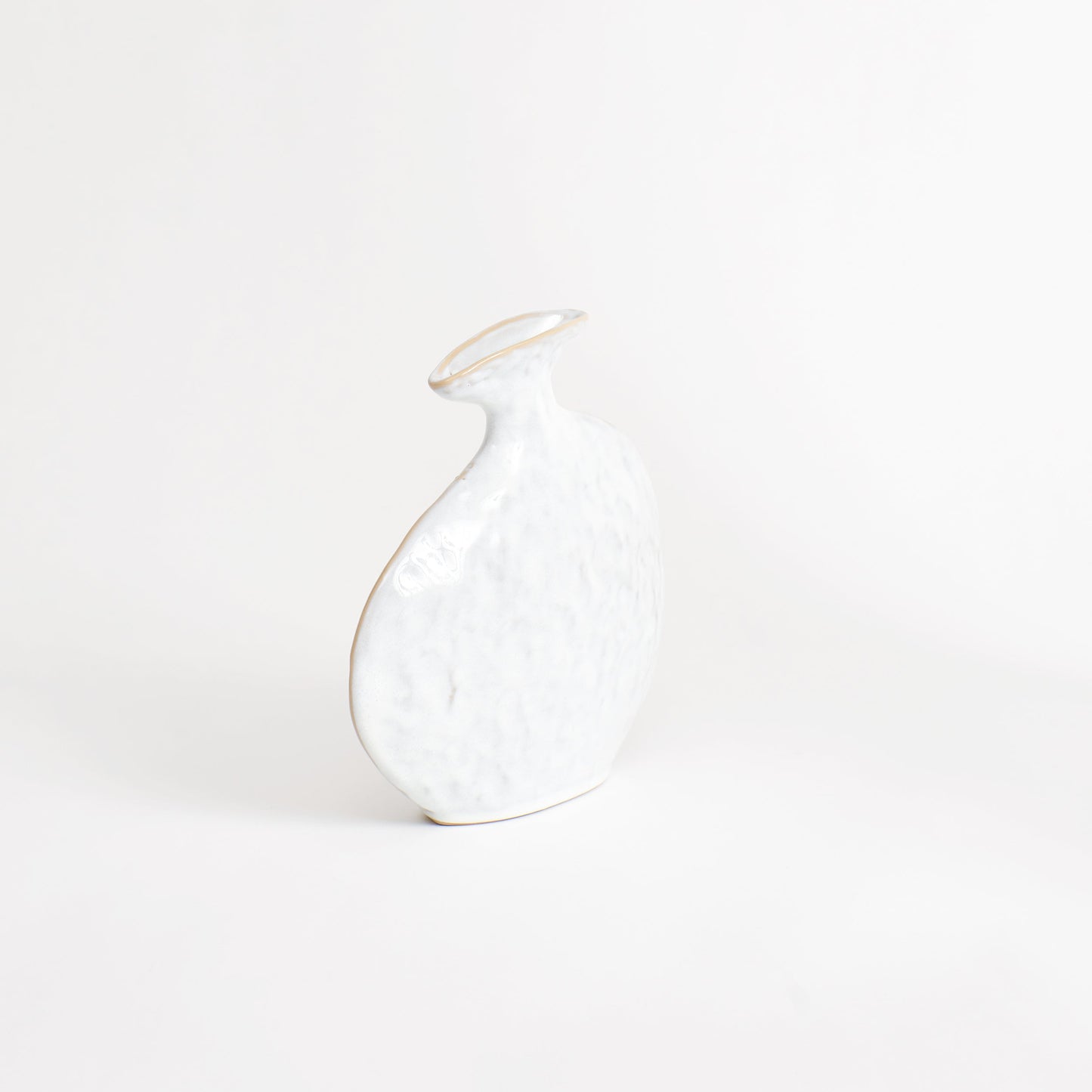 Flat Vase in Shiny White