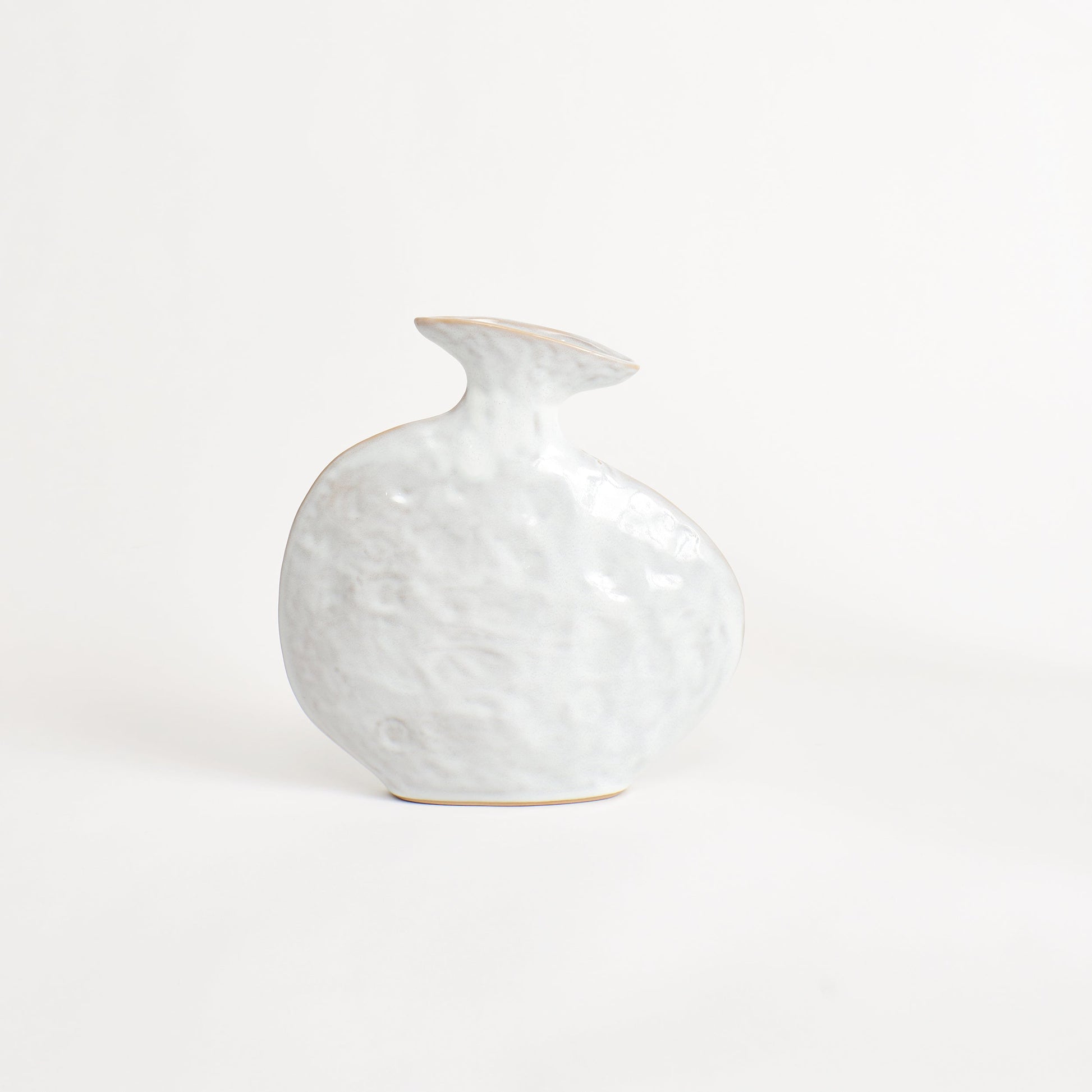 Flat Vase in Shiny White Vases 