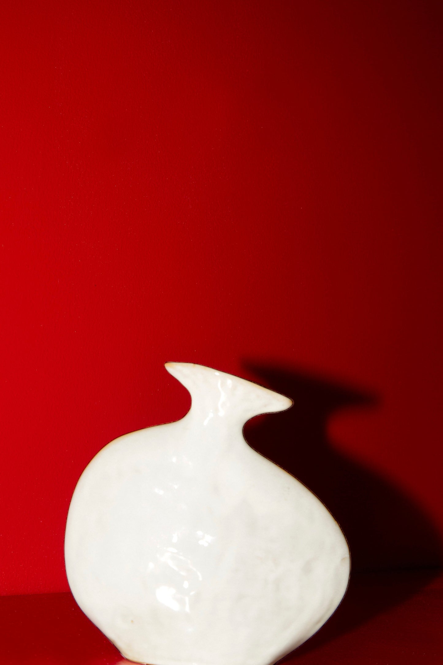 Flat Vase in Shiny White