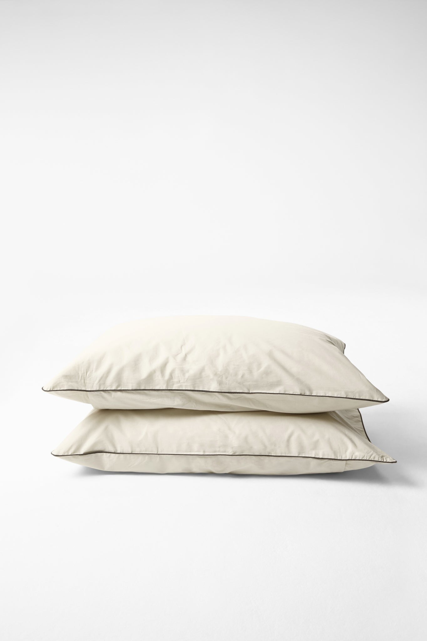 Contrast Edge Organic Cotton Percale Pillow Pair Canvas with Cinder