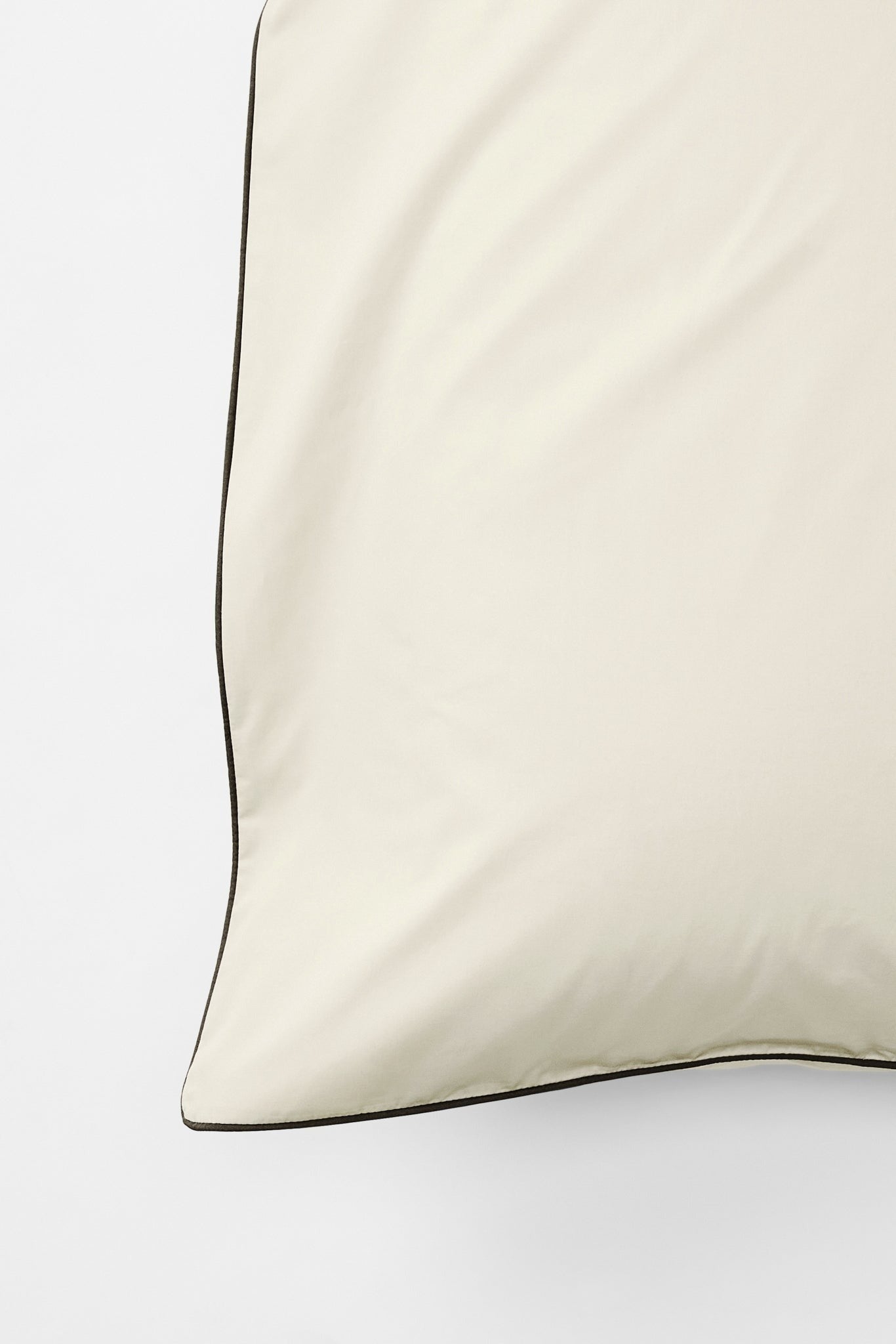 Contrast Edge Organic Cotton Percale Pillow Pair - Canvas with Cinder in King Pillow