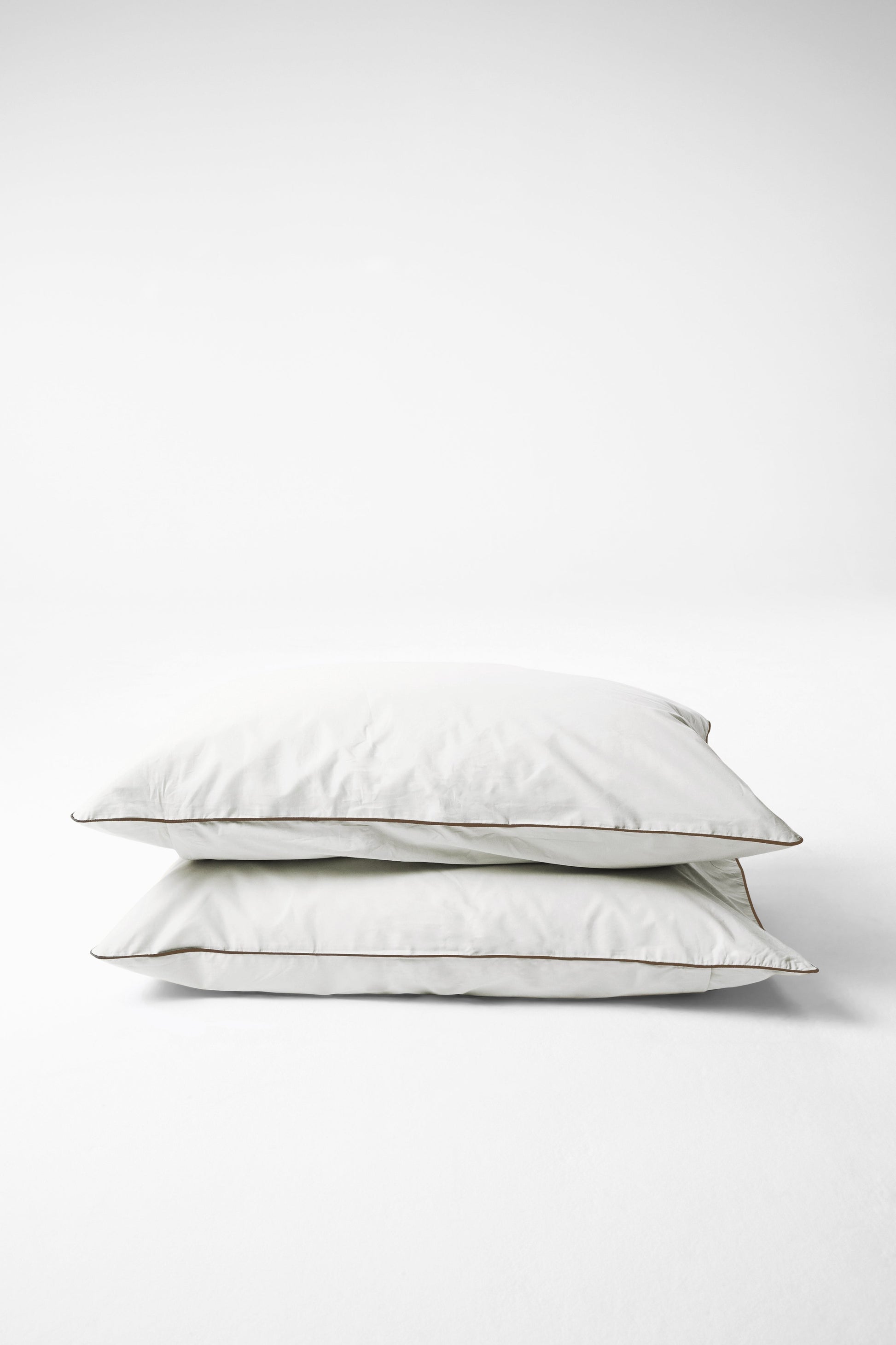 Contrast Edge Organic Cotton Percale Pillow Pair - Prism with Carob Pillows in King Pillow
