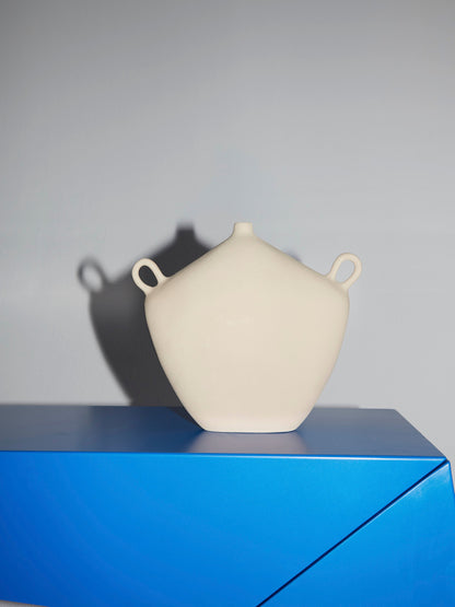 Maria Vessel in Oat Vases 