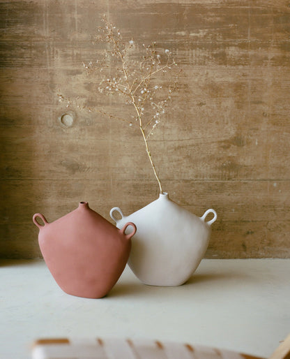 Maria Vessel in Whiny White Vases 