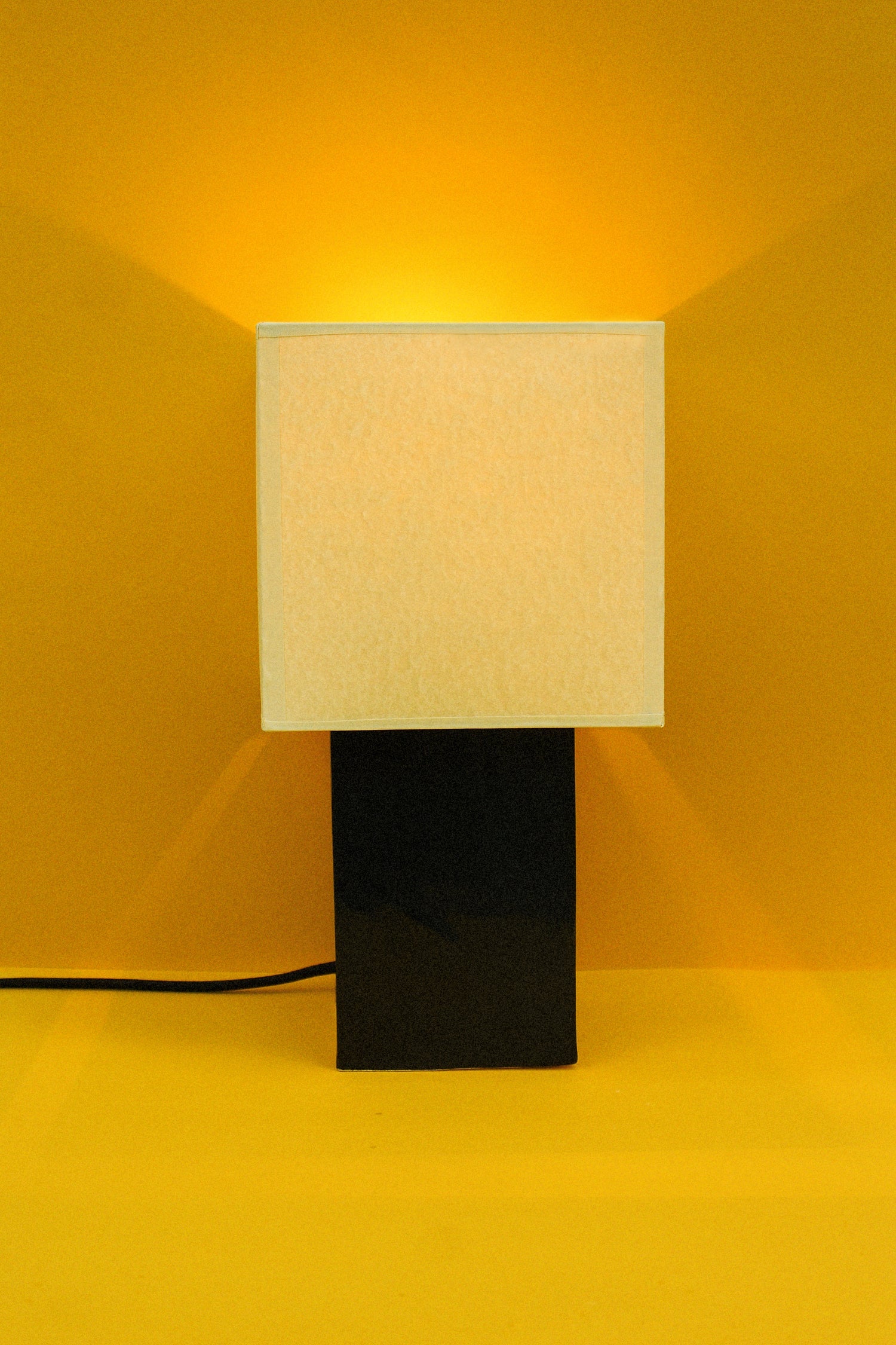 Porset Lamp in Negro Table Lamps