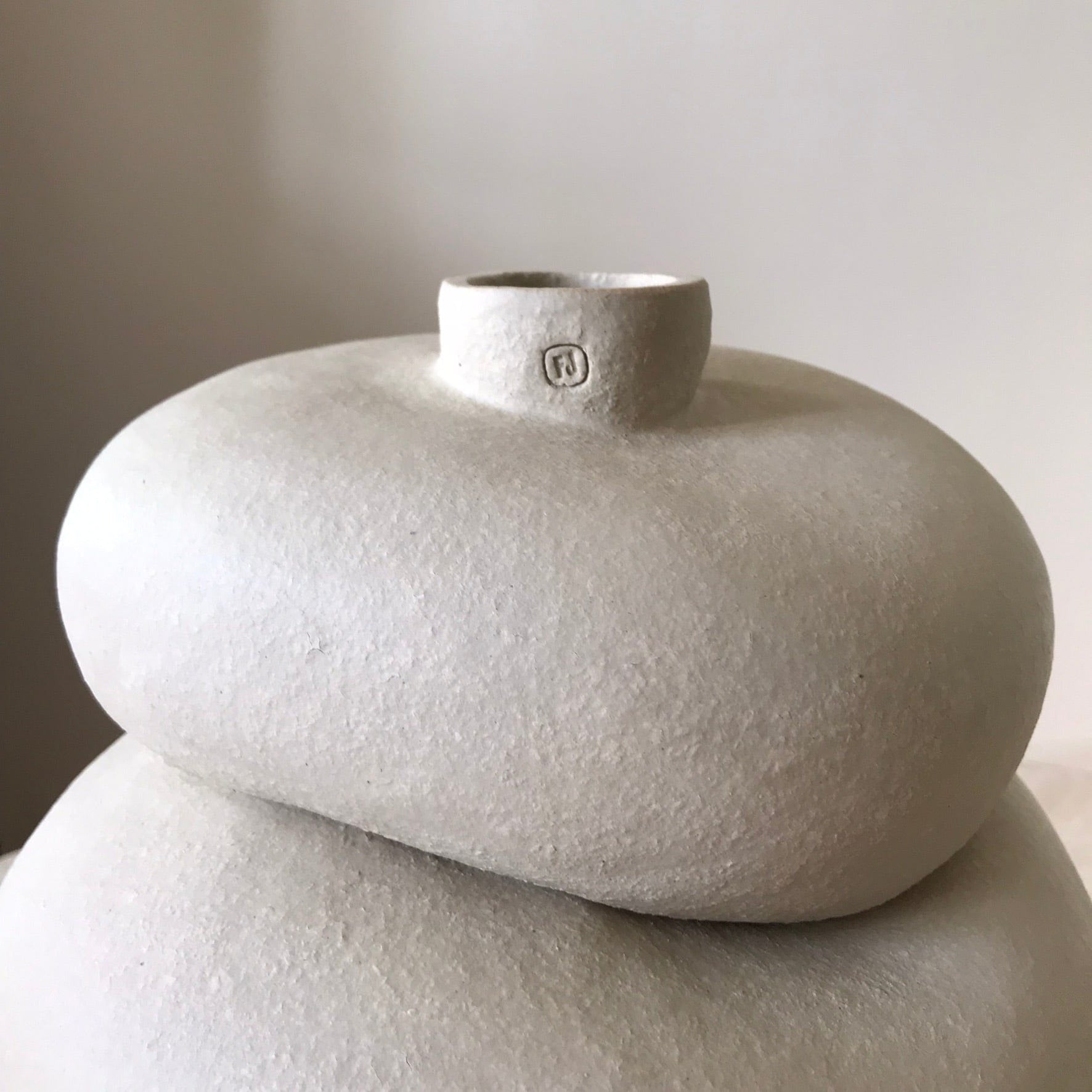 Modder Patience Vase by Françoise Jeffrey Vases